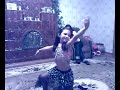 mai visto una bambina che balla cosi  !!!