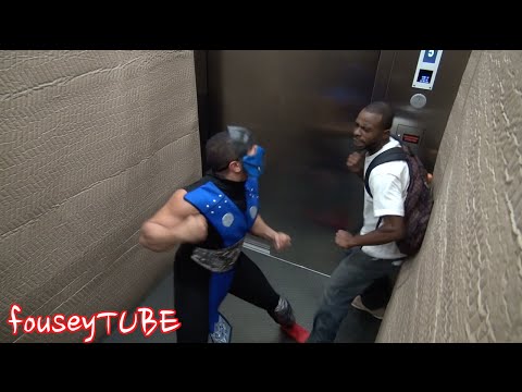 ¡Mortal Kombat! Zub Zero sorprende a incautos en un ascensor