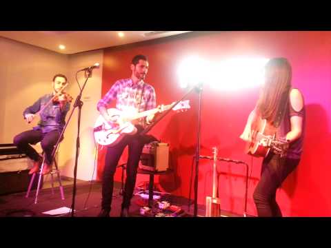 bright - The Bright - Jolene (Dolly Parton) @ Fnac Castellana (Madrid) 02/04/13.