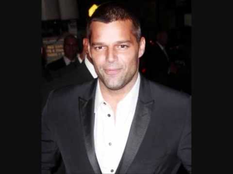 Ricky Martin - Ella es lyrics