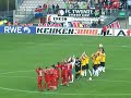 Opkomst spelers Twente-NAC in Emmen met YNWA Opkomst spelers Twente-NAC in Emmen met YNWA