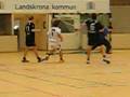 videos de Jesper sätter ett underarmsskott från M9 mot Gubbarna Wargo