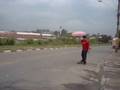 Skate e guarda-chuva rosa