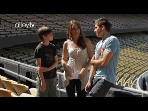 alloytv - These guys get along just like real brothers! Zac Efron and Charlie Tahan team up to give you the scoop on Charlie St. Cloud in theaters July 30th! http://ww...