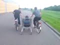 kleine Ruben in winkelwagen