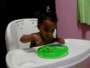 Hannah cenando
