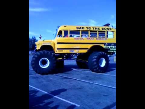 Big Wheel vs Bus - Kids are back from school.