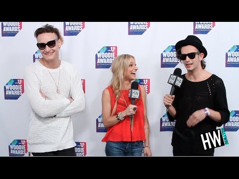 'The 1975' Chat Crazy Tour Moments & American Girls!