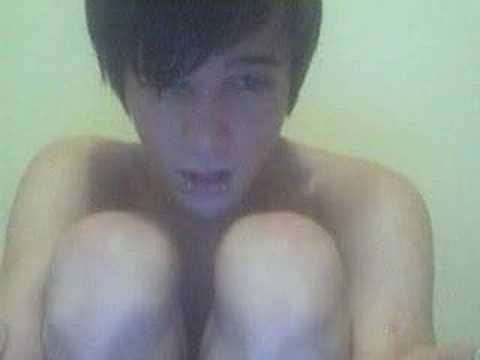 Gay God lip sings: Kelly Clarkson - Addicted