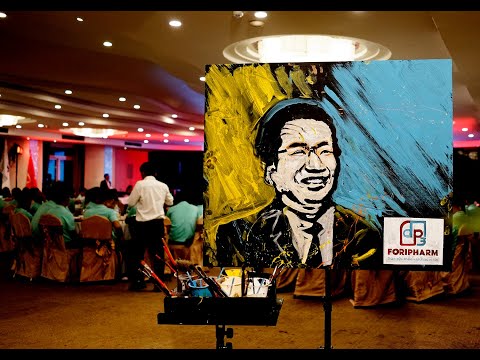 Vẽ tranh nước trình diễn tại Mũi Né - họa sĩ kỷ lụ Vẽ tranh nước trình diễn tại Mũi Né - họa sĩ kỷ lụ