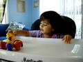 videos de Natalie comiendo una fruta
