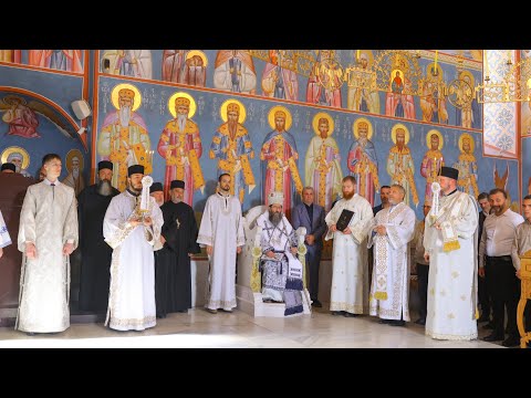 NA VASKRSNI PONEDELJAK NJEGOVO VISOKOPREOSVEŠTENSTVO ARHIEPISKOP I MITROPOLIT ŽIČKI GOSPODIN JUSTIN POSETIO SLUŽIO SVETU ARHIJEREJSKU LITURGIJU