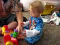 videos de Maddox playing wiht Christmas presents