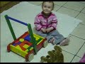 Steffi spielt mit Kangaroo Handpuppe
