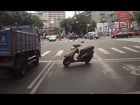 Recopilación de Fails de motos Scooters