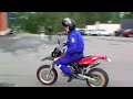 poliisi testaa kempeleen yl�asteen oppilaiden mopoja.