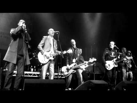 0 Mick Jones airs Clash playlist in Liverpool (the overdue video review)