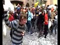 FLASHMOB - INNSBRUCK - GOLDENES DACH�L - POLSTERSCHLACHT