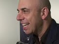 www.rbcasting.com
paolo virz� ricorda dino risi (intervista).
dino risi  � stato e rimarr� uno dei grandi maestri del cinema italiano. 
l'ultimo caloroso saluto al regista si � svolto presso la sala deluxe della casa del cinema di roma, luned� 9 giugno. il figlio claudio ha annunciato che le ceneri del regista saranno disperse a murren, nei pressi di berna (svizzera), il posto in cui risi aveva conosciuto claudia mosca, la prima moglie. numerose le personalit� del mondo del cinema e dello spettacolo accorse a rendere omaggio al regista scomparso: mario monicelli, francesco rosi, paolo villaggio, ornella muti, carla fracci, giuliano gemma, alessandro haber, ettore scola, sergio castellitto, francesca archibugi, enrico mentana, paolo virz�, carlo vanzina e tanti altri. tra i pochi politici presenti, francesco rutelli e l'assessore della cultura della regione lazio, giulia rodano. ad aprire gli interventi e' stato il poeta nelo risi, fratello del regista. nel corso della cerimonia armando trovajoli ha suonato al pianoforte un brano della colonna sonora di 