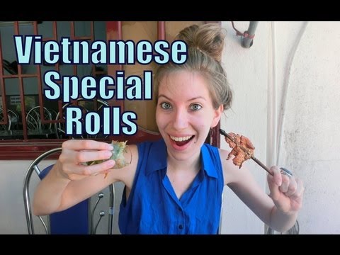 Making Vietnamese Rice Rolls at Bale Well in Hoi An, Vietnam video Making Vietnamese Rice Rolls at Bale Well in Hoi An, Vietnam video