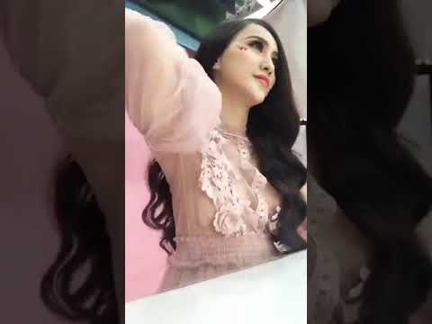 Chỉ là không mặc xu chiêng thôi mà =))