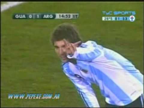 Higuain y su primer gol con Argentina