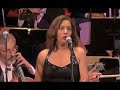 una demostraci�n de la genialidad de esta cantante cubana que hace una creaci�n en cada tema que interpreta. aqu� la vemos en el auditorio alfredo kraus de las palmas de gran canaria, con la orquesta filarm�nica y coros de esa ciudad, dirigidos por pedro halffter, el 15 de julio de 2006, en el homenaje a n�stor �lamo hern�ndez en el centenario de su nacimiento.