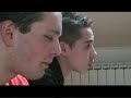 c'est l'histoire de deux bisexuels, eric et josh, continuellement harcel� dans leur diff�rence par une bande de l'�cole... d�cid�s � faire justice eux m�mes, ils prennent leur classe en otage lors d'un rattrapage pour les effrayer... mais les choses tournent mal lorsqu'eric tue leur professeur sur un coup de nerf...


inspir�s de faits r�els...