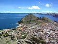 Vista de Copacabana (Bolivia) desde cerro cercano