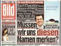 Frau diskutiert mit Radiomoderator über den Rücktritt von Verteidigungsminister zu Guttenberg