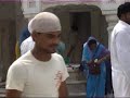 Amritsar- założony w 1577 r. przez Ramdasa, czwartego guru sikhów, jest głównym miastem Pendżabu i najważniejszym ośrodkiem kultu religijnego Sikhów. Nazwa miasta oznacza „staw wypełniony nektarem" i odnosi się do jeziorka, nad którym zbudowano Złotą Świątynię.  
Obszar pod zabudowę miasta wyznaczył Wielki Mogoł Akbar. W 1802 r. kopułę pokryto pozłacaną blachą z miedzi projektu Rajita Sinhga, dlatego zrekonstruowaną budowlę nazwano Złotą Świątynią. - Golden Temple
