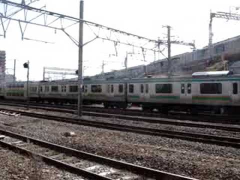 小田急ロマンスカー30000系とJR東海道線217系の交差