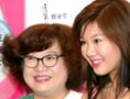 Joyce Cheng (鄭欣宜) smiles through tears for her mother