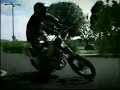 この映像を見て2006年にトリッカーを購入しましたが、いまだにこんなことはできません。