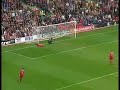 Un footballeur se prend un poteau mal placé...