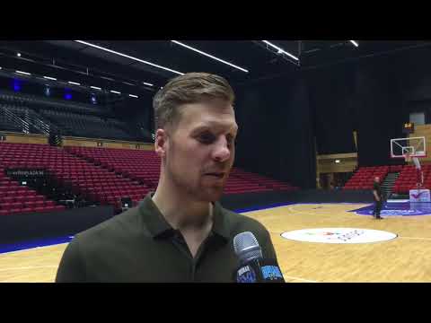 Donar TV met de burgemeester van Emmen, Jason, Thomas en coach Braal 05-04-2018