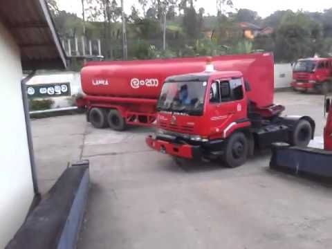 Amazing Fuel Truck Sharp Turn