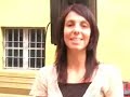 memorie della terra
racconti e canti di lavoro e di lotta del salento (sabato 8 marzo 2008 al teatro dei dioscuri di roma).

testi di vincenzo santoro; voci narranti: vincenzo santoro e anna cinzia villani; canti eseguiti da: daniele girasoli (voce, tamburello, cucchiai, armonica a bocca), maria mazzotta (voce, tamburello, cupa cupa), enrico noviello (voce, tamburello, chitarra battente), anna cinzia villani (voce, organetto diatonico, armonica a bocca, tamburello)
15 maggio 1935. a tricase, cittadina dell'estremo lembo meridionale del salento, le operaie tabacchine scendono in piazza per protestare contro la volont� degli esponenti locali del regime fascista di trasferire in un altro luogo il 