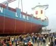 Tuzla Tersanesi' nden geminin denize indirili�i