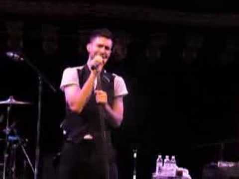 Maroon 5-Adam Plays Guitar and Sings in San Francisco-6-1-07