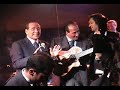 Berlusconi canta in francese con Apicella