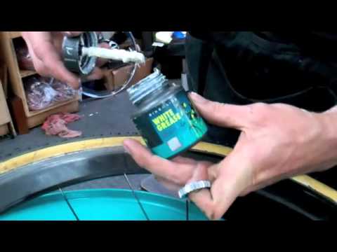 Видео о Зимняя густая смазка для велосипеда Motorex WHITE GREASE 100 ml
