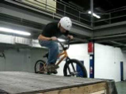 BMX BIKES TRICKS STUNTS CRASHES