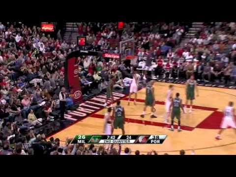 Andre Miller to Nicolas Batum for a dunk