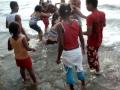 pelea en la playa.MPG