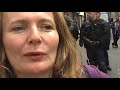 14 mai 2008
les habitants de l'immeuble du 7 saint claude viennent de se faire expulser du b�timent qu'ils occupent depuis 3 mois. 35 personnes, �tudiants,jeunes actifs, families avec enfants, artistes, touts mal-loges, avaient pu trouver logement dans ce lieu.
- - -
la mairie avait t�moign� son soutien aux habitants, en protestation contre ce b�timent de plusieurs milliers de m�tres carr�s, laiss� vide pendant plus de huit ans par des propri�taires n�gligents.
- - -
la prefecture s'etait engang�e a ne pas expulser sans prevenir la mairie d'arrondissement et les habitants.
pour tant, ce matin , a 6h30, une douzaine de cars de gendarmes mobiles brisent la porte d'entr�e et les portes des chambres pou expulser a l'improviste les habitants.
- - -
tous travailleurs, les habitants avaient pourtant r�alis� les travaux d'amenegemant et de securisation deleurs logements, qui n'etaient donc plus dangereux. - - -

le collectif de logement du troisieme,jeudinoir?, le dal, de nombreux �lus de lamairie et la deput� de paris martine billard d�noncent vigoureusement cetteexpulsion scandaleuse et violente. - - -

pour nous t�moigner votre soutien,contactez jeudi-noir? au 06 22 59 95 07 ou contact@jeudi-noir.org