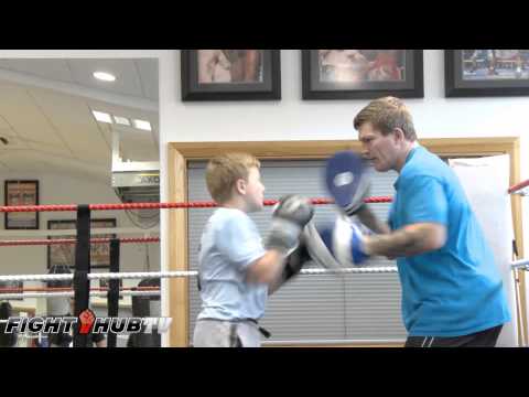 ricky hatton - For more log onto http://www.fighthubtv.com Like us:http://on.fb.me/xWRC1f follow us:http://bit.ly/wACkIv videos uploaded daily! Subscribe: http://goo.gl/vnz...