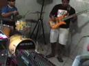 N&atilde;o pare de adorar,Ludmilla ensaiando uma vers&atilde;o rock .
