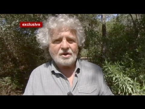 Euronews - http://it.euronews.com/ Beppe Grillo a ruota libera sulla politica nazionale ed europea. Un fiume in piena in esclusiva per i microfoni di euronews dopo che ...