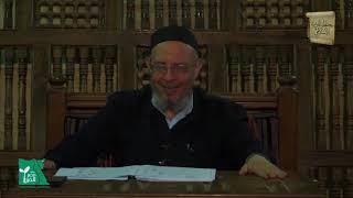 كتاب الجنائز : بَاب : حَمْلِ الرِّجَالِ الْجِنَازَةَ دُونَ النِّسَاءِ 